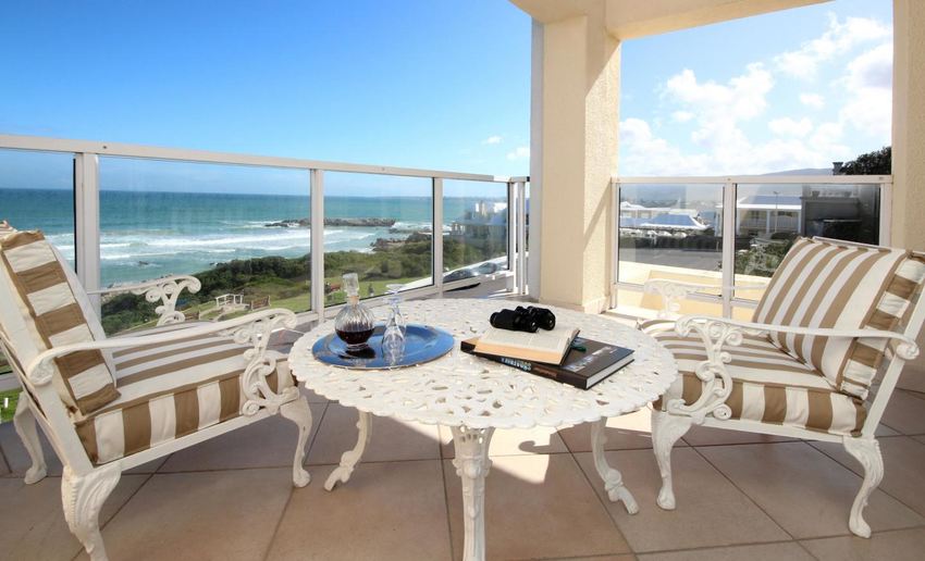 Hermanus Beachfront Lodge for 2 nights from R5 270 pps - self drive