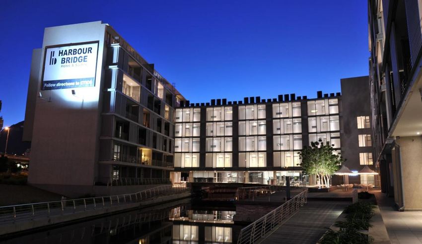 4 Star aha Harbour Bridge Hotel and Suites for 2 nights from R1 410 pps - self drive