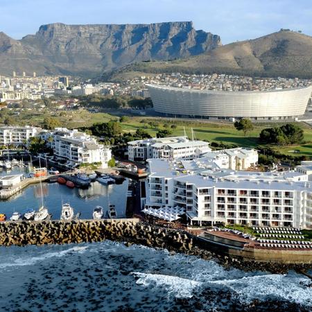 5 Star Radisson Blu Hotel Waterfront for 2 nights from R2 315 pps - self drive