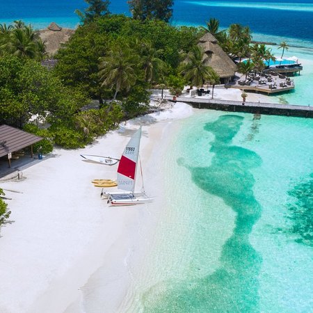 4-Star Komandoo Island Resort - Maldives Package (7 nights)