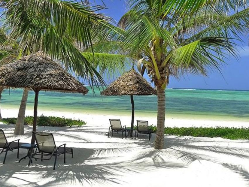 Breezes Beach Club & Spa