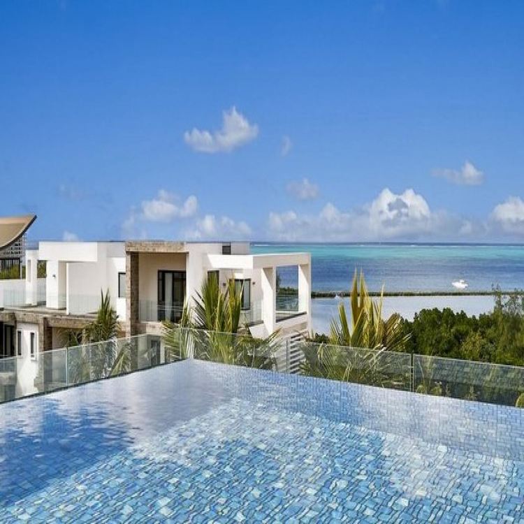 Radisson Blu Azuri Resort and Spa, 7 nights from R33 125 pps