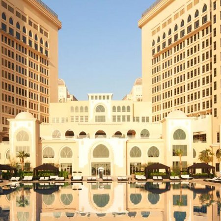 St Regis Doha Hotel, 3 nights from R10 395 pps