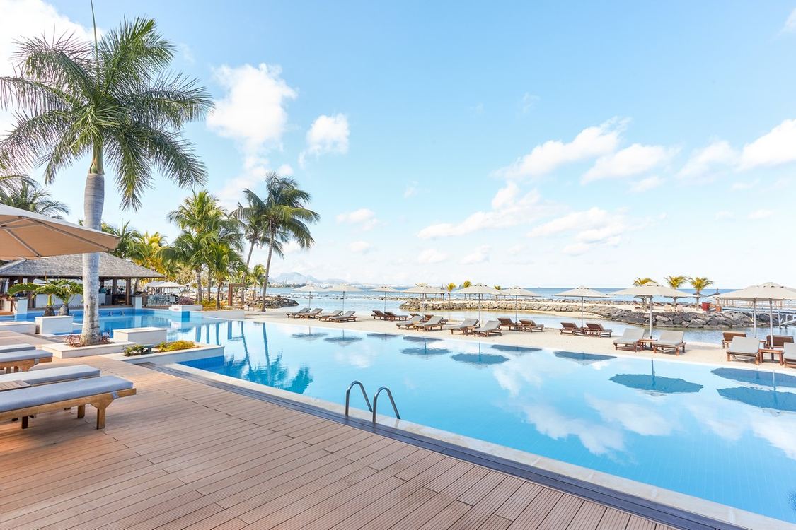 LA FLORA KHAO LAK & ZEAVOLA PHI PHI - 4 nights at the La Flora Khao Lak Resort & 3 nights at the Zeavola Phi Phi Island.