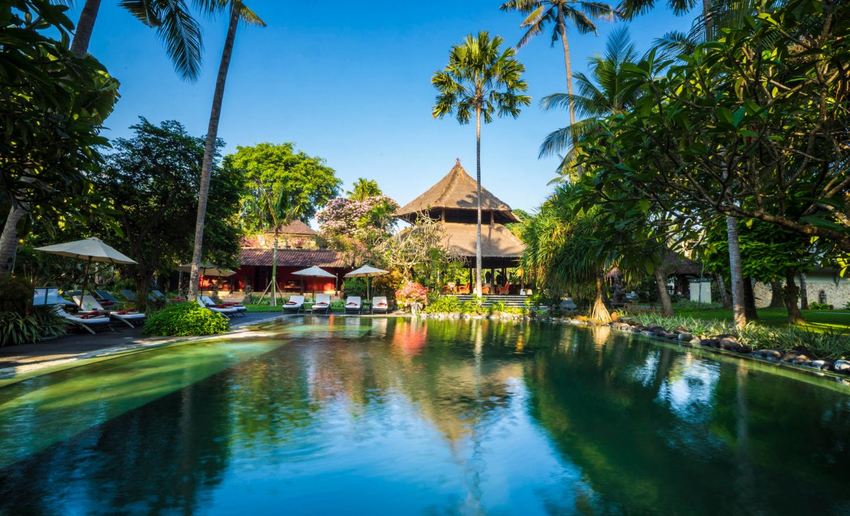 Segara Village Hotel, 7 nights from R31 400 pps