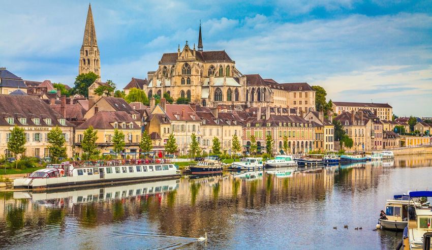 Le Boat - The Classic Nivernais, 7 night cruise from R11 710 pps - cruise only