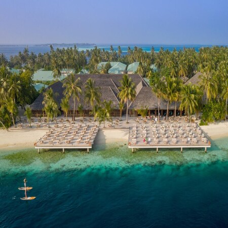 Vilamendhoo Island Resort & Spa, 7 nights from R44 455 pps