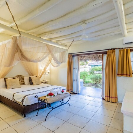 KARAFUU VILLAGE BEACH RESORT - Zanzibar holiday at Karafuu Village Beach Resort