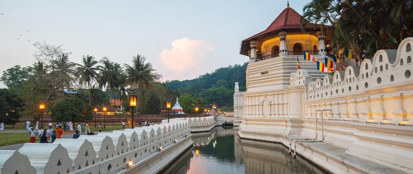 On the Go - Colombo, Caves & Kandy, 7 night tour from R16 935 pps - land only