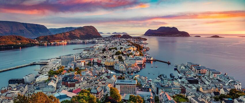 Cunard Cruises - Norway and the Northern Lights, 12 night cruise from R23 980 pps