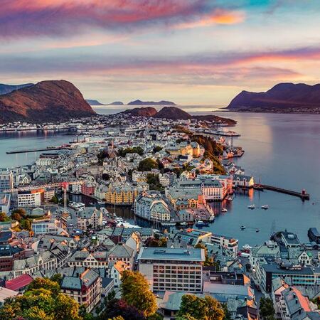 Cunard Cruises - Norway and the Northern Lights, 12 night cruise from R23 980 pps