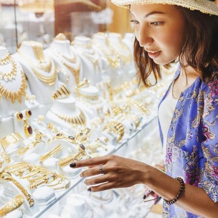 Glamour and Bargains: Dubai & Mumbai Shopping Tour (7 Nights)