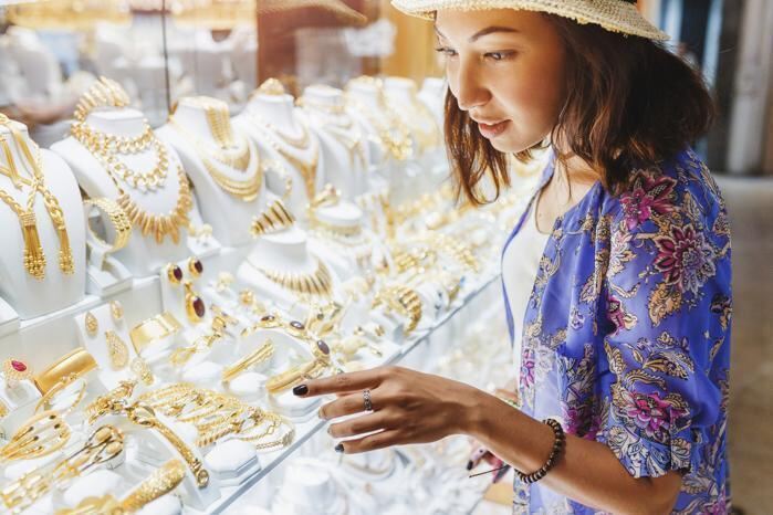 Glamour and Bargains: Dubai & Mumbai Shopping Tour (7 Nights Package)