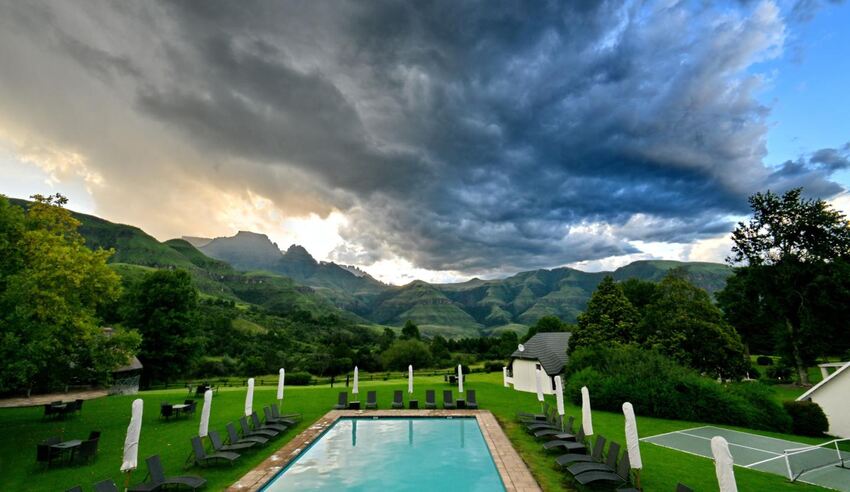 Champagne Castle Hotel, 2 nights from R3 940 pps