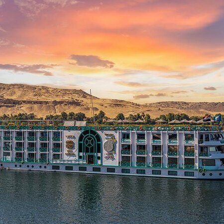 Discover Egypt: Cairo & Nile Cruise aboard the Sonesta Moon Goddess (6 Nights)
