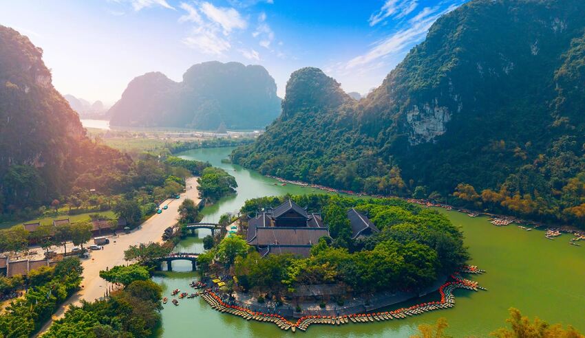 A Journey into Vietnam's Depths, 16 night tour from R66 100 pps