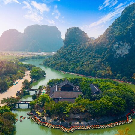 A Journey into Vietnam's Depths, 16 night tour from R66 100 pps