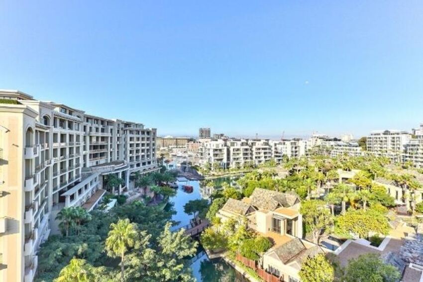 5* Lawhill Luxury Apartments - Cape Town V&A Waterfront Package (2 Nights)