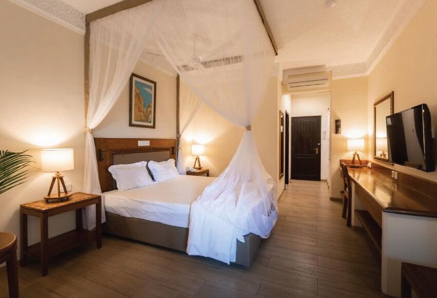 SEVERIN SEA LODGE PACKAGE